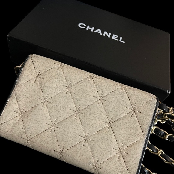 Authentic CHANEL wallet conversion with added strap - Picture 4 of 5